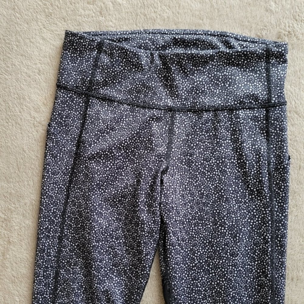 Lululemon Pace Rival Crop Freckle Flower Black White/Black size 4 - Picture 4 of 15